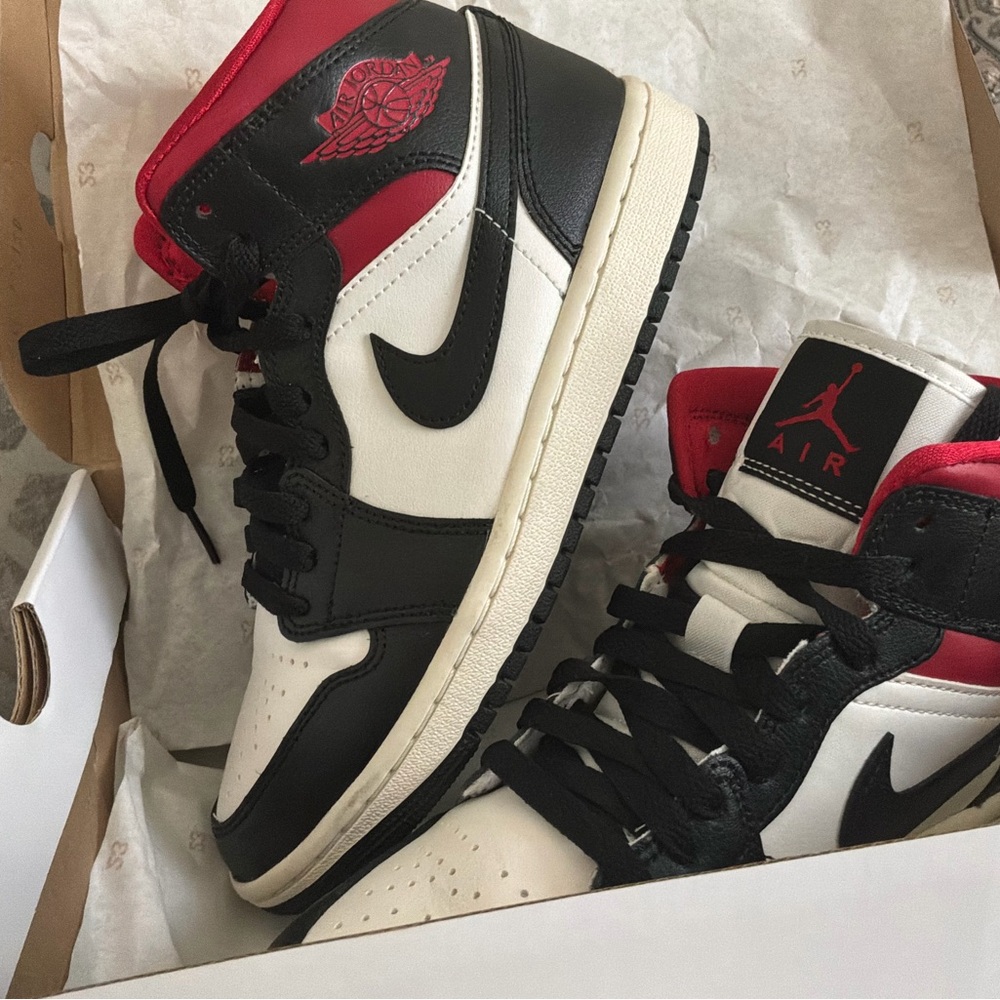 Jordan Women Sneakers Size 7